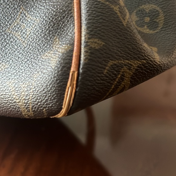 Louis Vuitton Batignolles Horizontal Shoulder Bag - Picture 12 of 15
